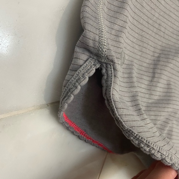 Lululemon tank top size 2-4 - Picture 8 of 8